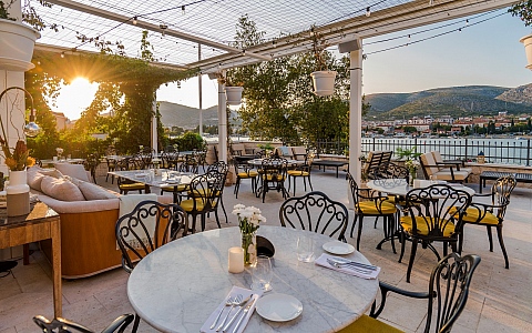 Brown Beach House Croatia - Trogir - Restaurant-Bar